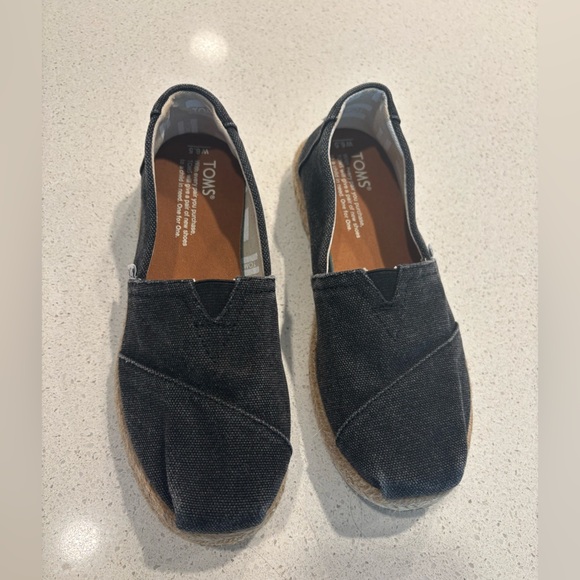 TOMS Women’s Slip On shoes - size 6.5 - Picture 1 of 7